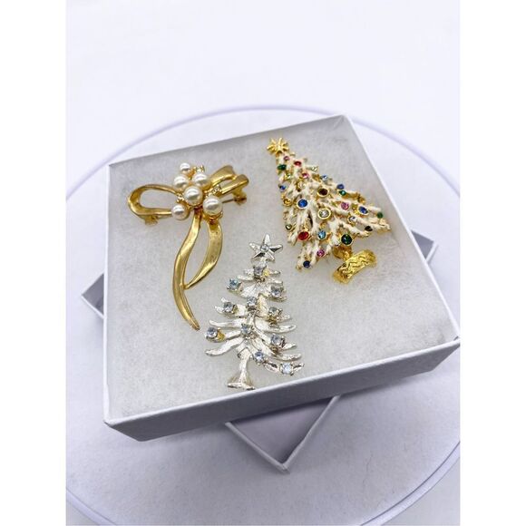 Vintage Christmas
Holiday brooches - set of three - gold, Pearl ribbon 
And rhin - Picture 1 of 8